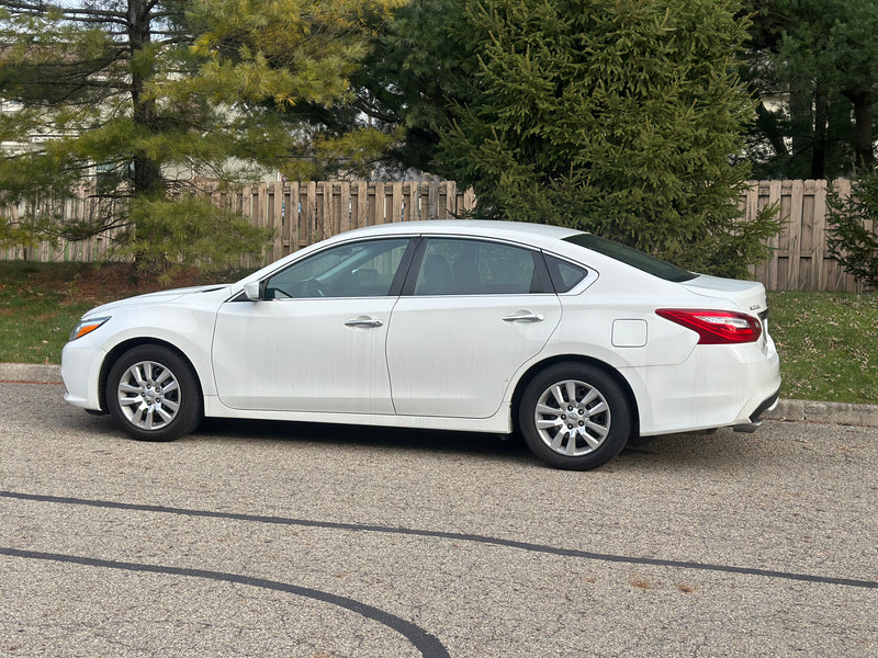 Load image into Gallery viewer, 2016 Nissan Altima
